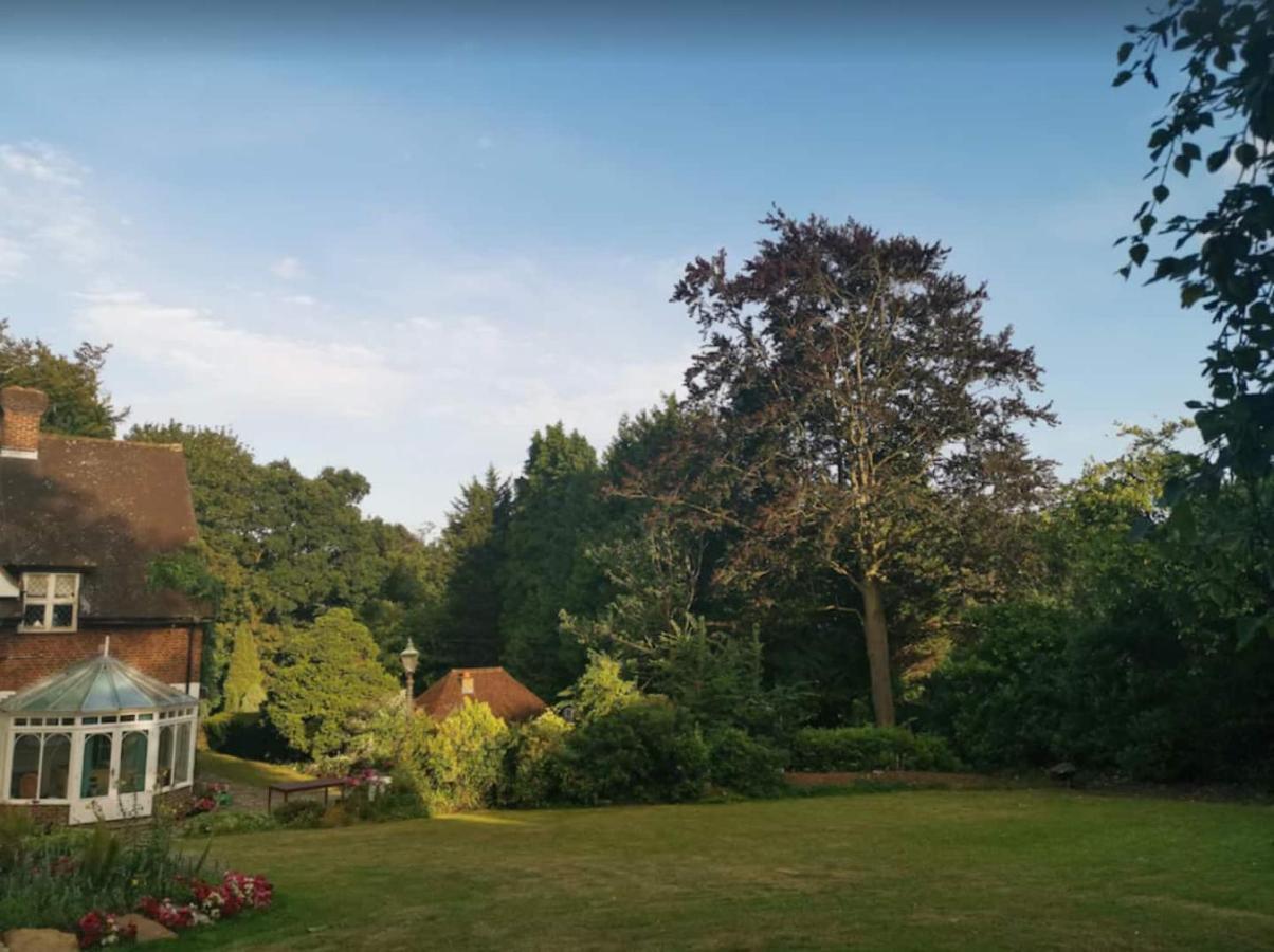 Peaceful Retreat Hideaway Surrey Esher Exterior foto