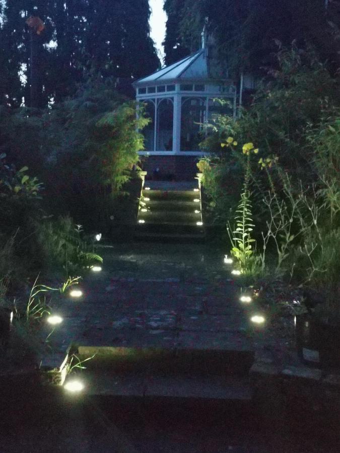 Peaceful Retreat Hideaway Surrey Esher Exterior foto